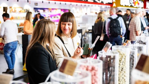 ism25_besucherinnen_1200x675