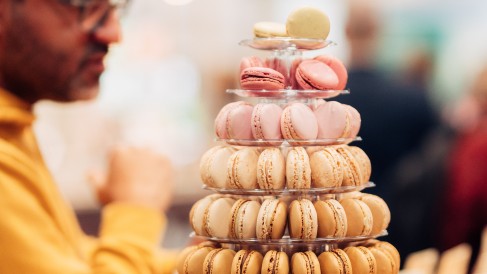 ism25_etagere_mit_macarons_1200x675