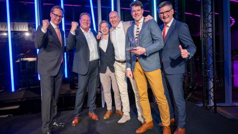 Wouter Smits, Managing Director of Primus Wafer Paper, at the official presentation of the ISM Award for the most innovative new product of 2025. Copyright: Primus Wafer Paper