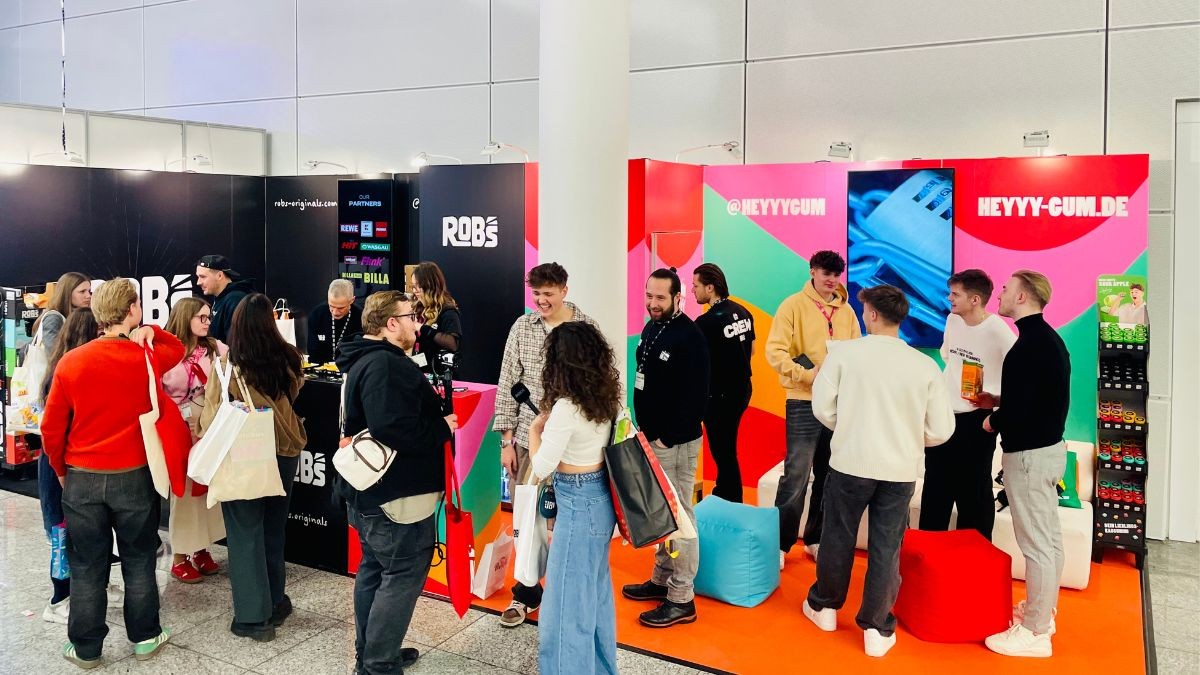 The image shows the LIMITD and CrispyRob booth at ISM, highlighting their presence at the trade fair and their focus on connecting brand, retail, and community through influencer marketing. Copyright: LIMITD